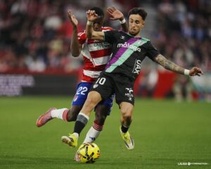 Larrubia rompe en Granada la mala racha a domicilio del Málaga CF (0-1)