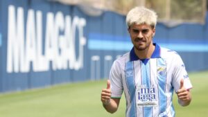 Preocupación en el Málaga CF: Juan Cruz enciende las alarmas tras retirarse con molestias ante el Al-Ittihad